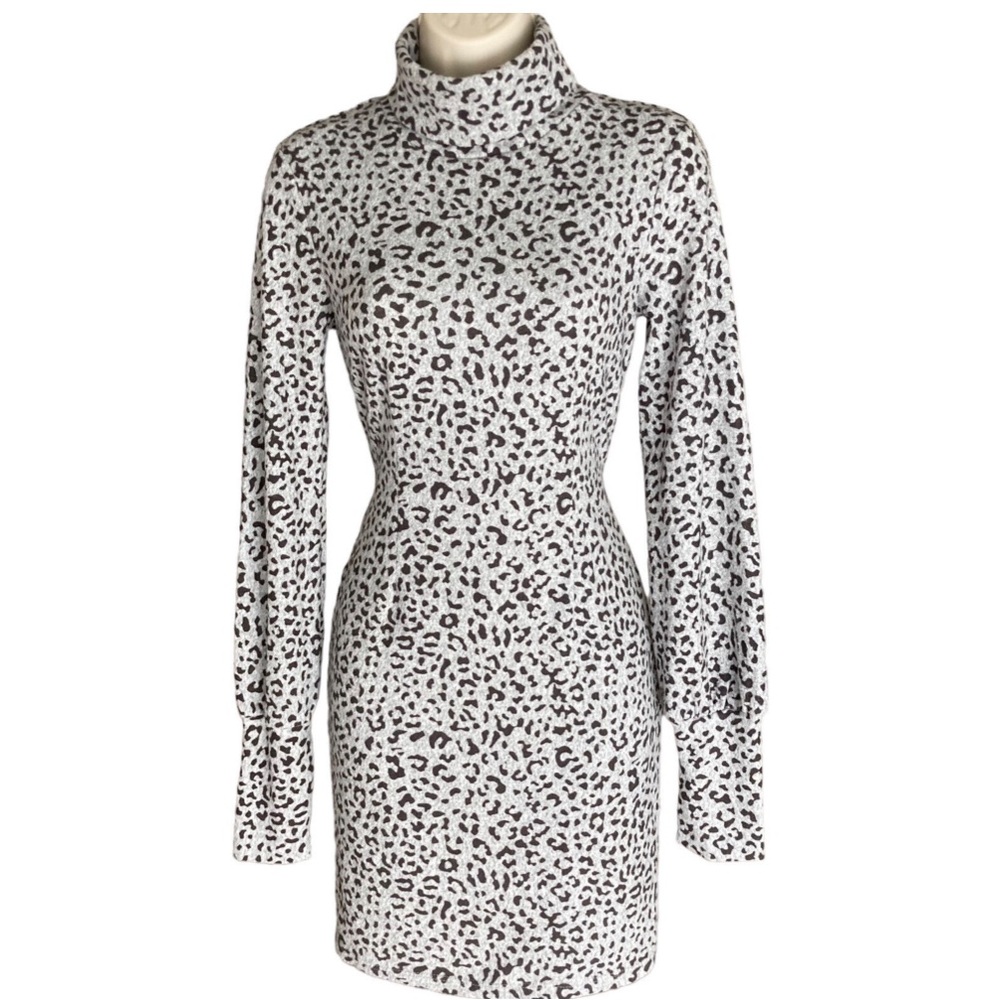 Charlotte Russe Small Womens
Sweater Dress Leopard Print Turtle
Neck NWT